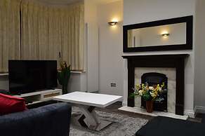 Harrow/sleeps10/privategarden/3br/freeparking/wifi