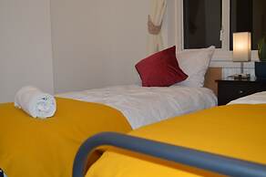 Harrow/sleeps10/privategarden/3br/freeparking/wifi