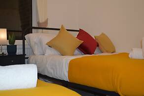 Harrow/sleeps10/privategarden/3br/freeparking/wifi