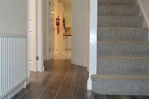 Harrow/sleeps10/privategarden/3br/freeparking/wifi