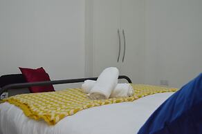 Harrow/sleeps10/privategarden/3br/freeparking/wifi