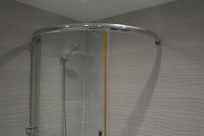 Harrow/sleeps10/privategarden/3br/freeparking/wifi