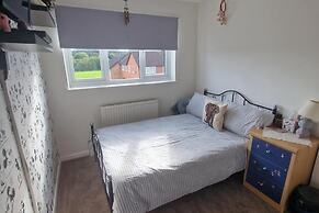 3 Bedroom - 1 Bathroom - Garden - Pet Friendly