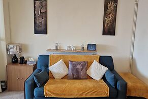 3 Bedroom - 1 Bathroom - Garden - Pet Friendly