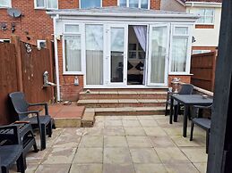 3 Bedroom - 1 Bathroom - Garden - Pet Friendly