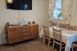 3 Bedroom - 1 Bathroom - Garden - Pet Friendly