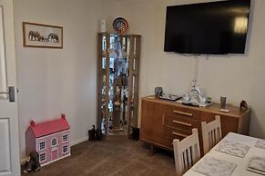 3 Bedroom - 1 Bathroom - Garden - Pet Friendly