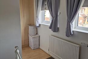 3 Bedroom - 1 Bathroom - Garden - Pet Friendly