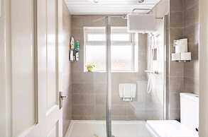 3 Bedroom - 1 Bathroom - Garden - Pet Friendly