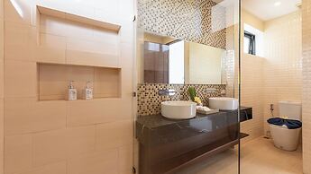 L'Esterel Villa - A Tropical Oasis