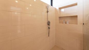 L'Esterel Villa - A Tropical Oasis