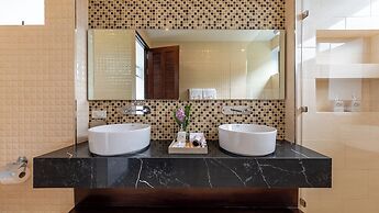 L'Esterel Villa - A Tropical Oasis