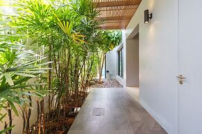 Designer Pool Villa in Ekkamai