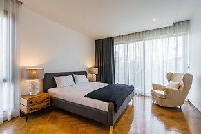 Designer Pool Villa in Ekkamai