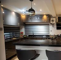 Luxury two Bedroom, Fully Furnished, Wifi and tv