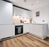 1 Bed Serviced Apartment Bracknell Station 5 Mins