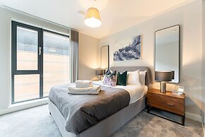 Stylish 2 Bed 2 Bath Apt in BMH City Centre