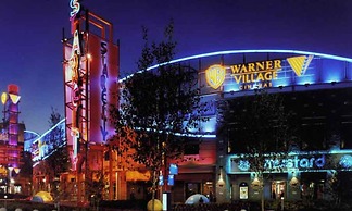 Stylish 2 Bed 2 Bath Apt in BMH City Centre