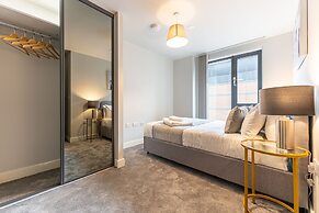 Stylish 2 Bed 2 Bath Apt in BMH City Centre