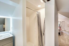 5 Mi to Mall of America: South Minneapolis Home