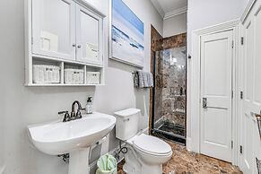 Walk to Top Attractions: Chic Home in Charlotte!