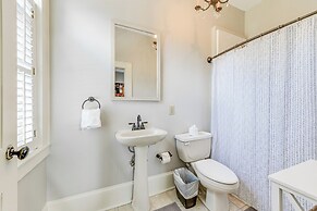 Walk to Top Attractions: Chic Home in Charlotte!