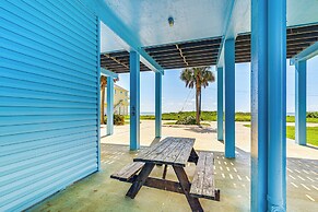 Walk to Beach: Home w/ 2 Decks in Galveston!