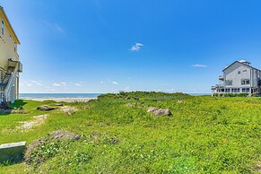 Walk to Beach: Home w/ 2 Decks in Galveston!