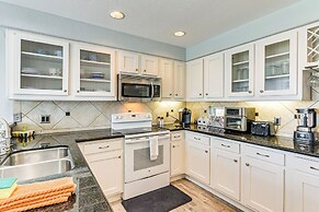 Walk to Beach: Home w/ 2 Decks in Galveston!