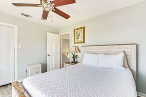 Walk to Beach: Home w/ 2 Decks in Galveston!