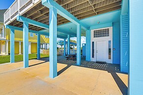 Walk to Beach: Home w/ 2 Decks in Galveston!