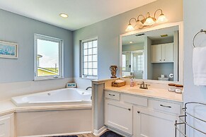 Walk to Beach: Home w/ 2 Decks in Galveston!