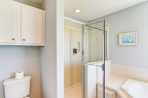 Walk to Beach: Home w/ 2 Decks in Galveston!