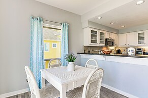 Walk to Beach: Home w/ 2 Decks in Galveston!