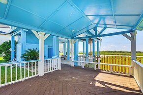 Walk to Beach: Home w/ 2 Decks in Galveston!