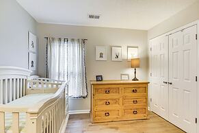 Pet-friendly Home w/ Yard & Fireplace in Lexington