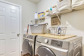 Pet-friendly Home w/ Yard & Fireplace in Lexington