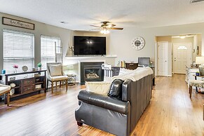 Pet-friendly Home w/ Yard & Fireplace in Lexington