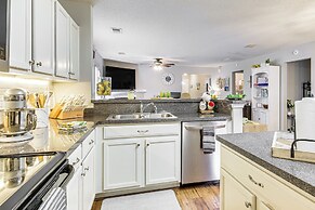 Pet-friendly Home w/ Yard & Fireplace in Lexington