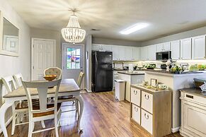 Pet-friendly Home w/ Yard & Fireplace in Lexington