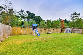 Pet-friendly Home w/ Yard & Fireplace in Lexington