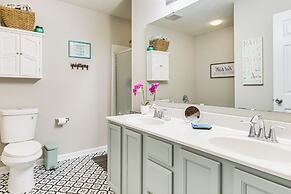 Pet-friendly Home w/ Yard & Fireplace in Lexington