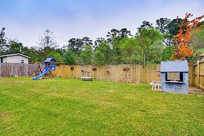 Pet-friendly Home w/ Yard & Fireplace in Lexington