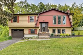 Family Home Close to Warwick, 5 Mi to Lake!