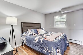 Family Home Close to Warwick, 5 Mi to Lake!