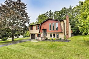 Family Home Close to Warwick, 5 Mi to Lake!