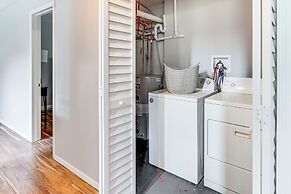 Family Home Close to Warwick, 5 Mi to Lake!