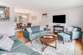 Family Home Close to Warwick, 5 Mi to Lake!