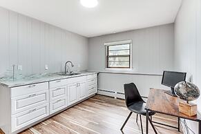 Family Home Close to Warwick, 5 Mi to Lake!
