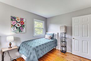 Family Home Close to Warwick, 5 Mi to Lake!